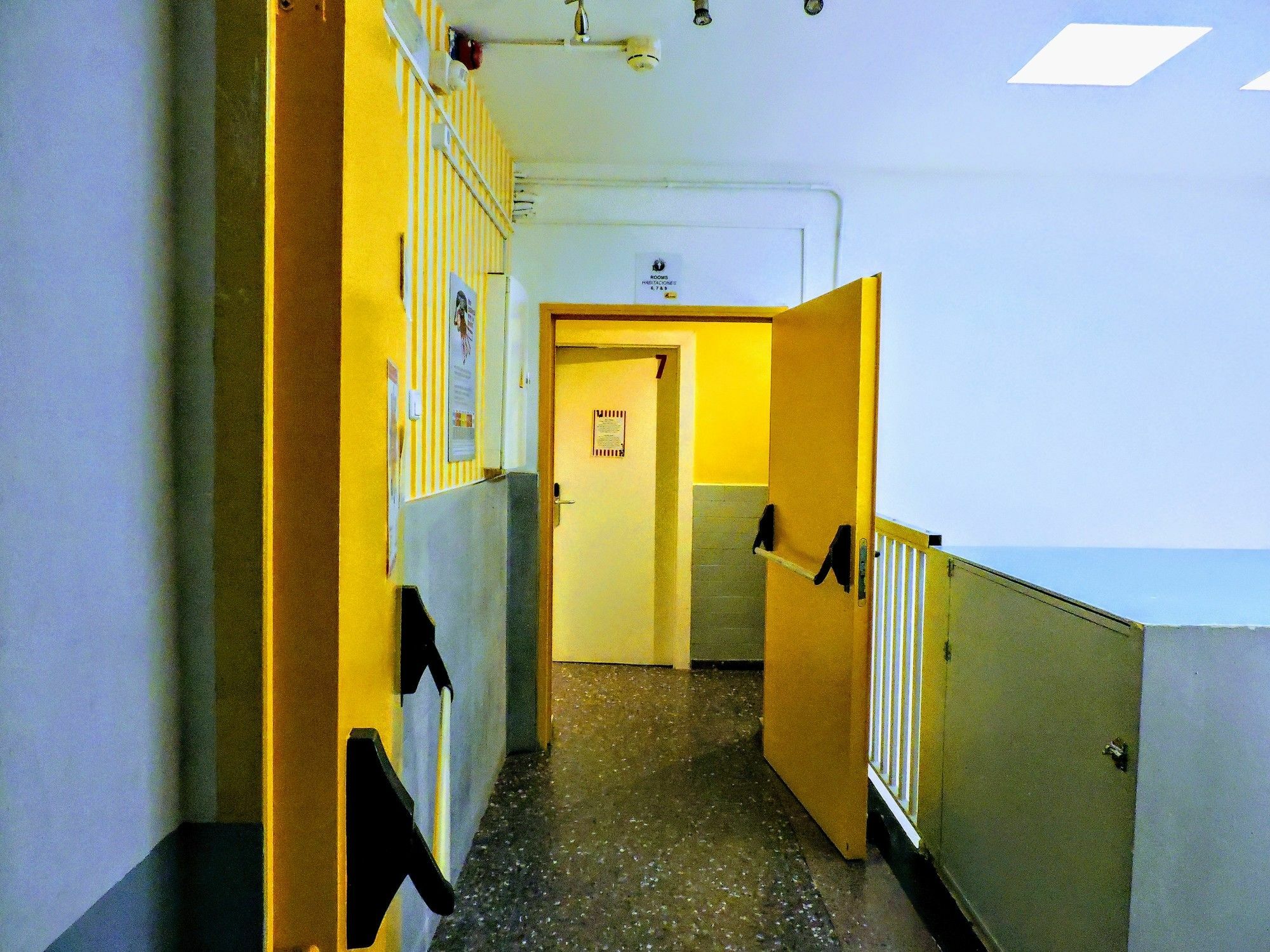 Hostel One Les Corts Barcelona Eksteriør bilde